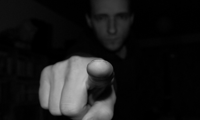 Crítica dedo apontado - Foto Pixabay
